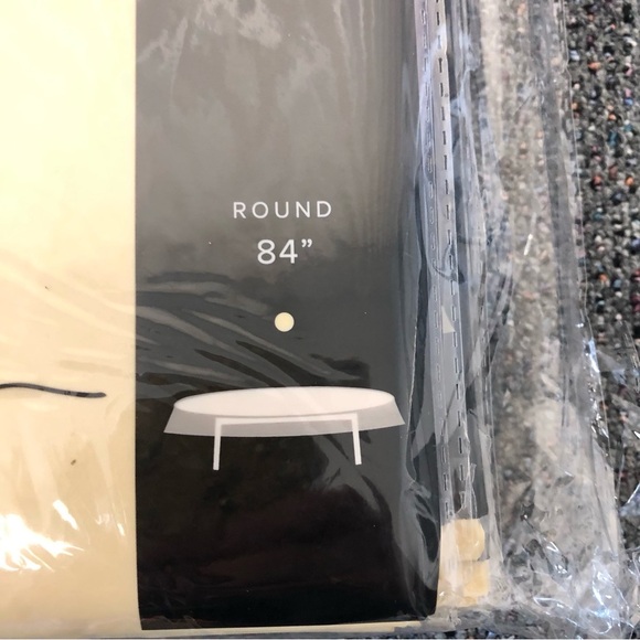 12-Pack Premium Plastic disposable Tablecloth 84in. Round Table Cover Ivory-NWT - Picture 6 of 8